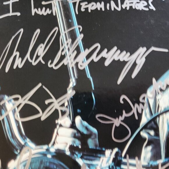 Arnold Schwarzenegger, Linda Hamilton + Cast signed Terminator 2: Judgement Day - Picture 3 of 11